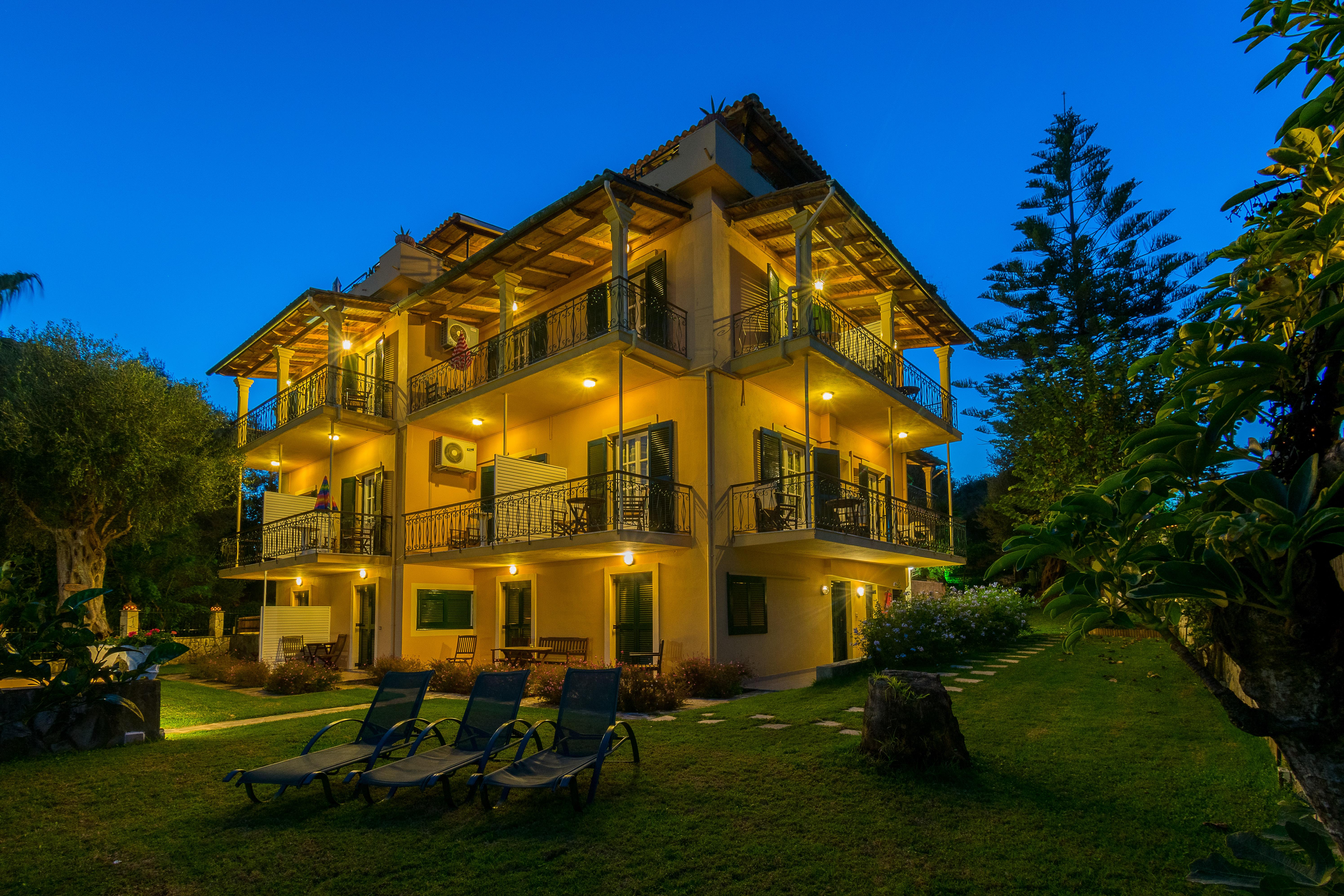 Yannis Aparthotel